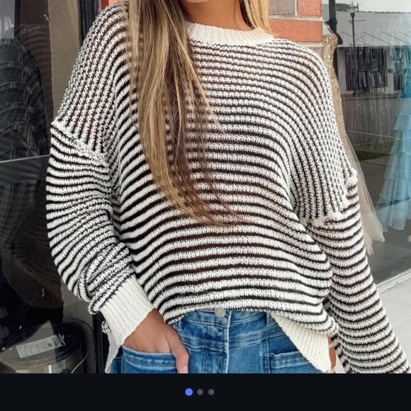 easel Sweaters - Womens Easel Sweater Sz Large Chic Black and White Striped Sweater